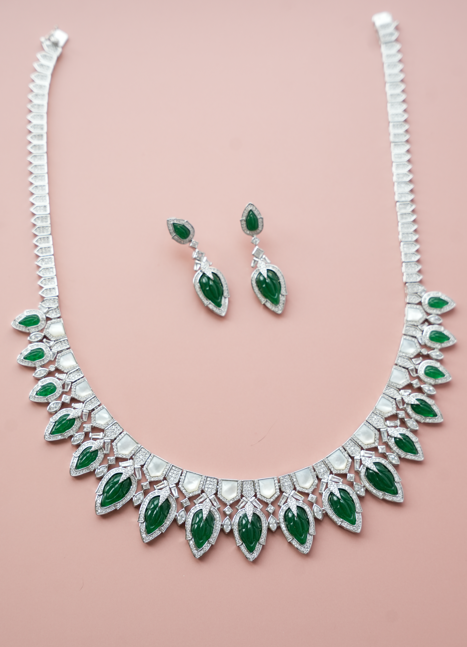 Emerald carved necklace with mother of pearl